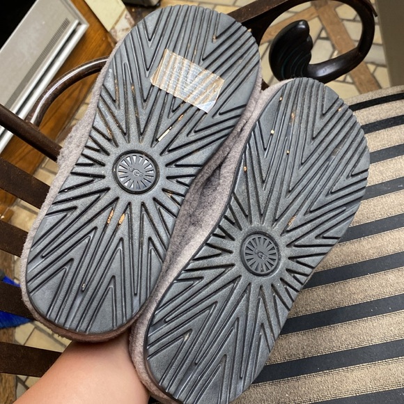 Uggs Velcro fuzzy slippers - Picture 8 of 14